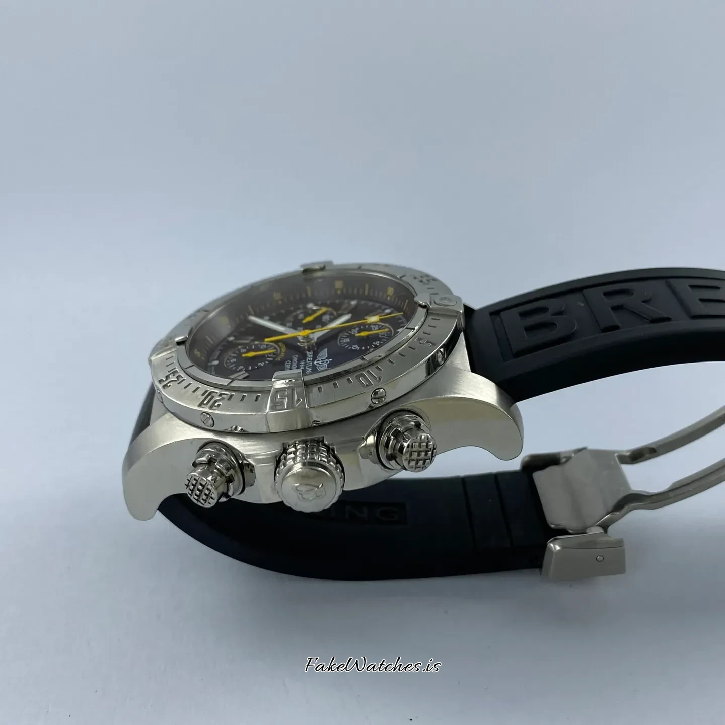 breitling-avenger-skyland-a13380-7528