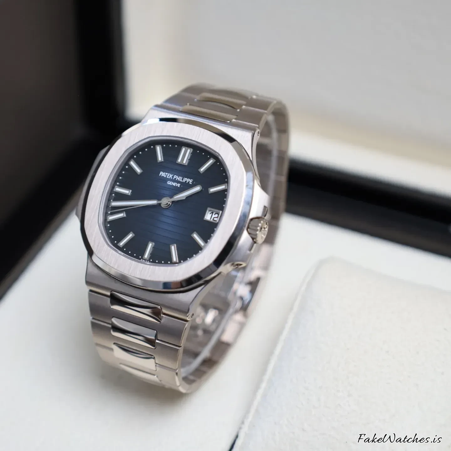 patek-philippe-nautilus-58111g-001-35