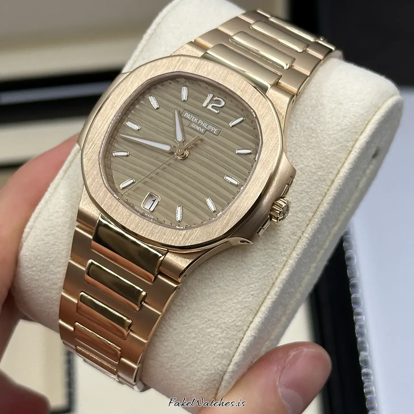 patek-philippe-nautilus-71181r-010-812