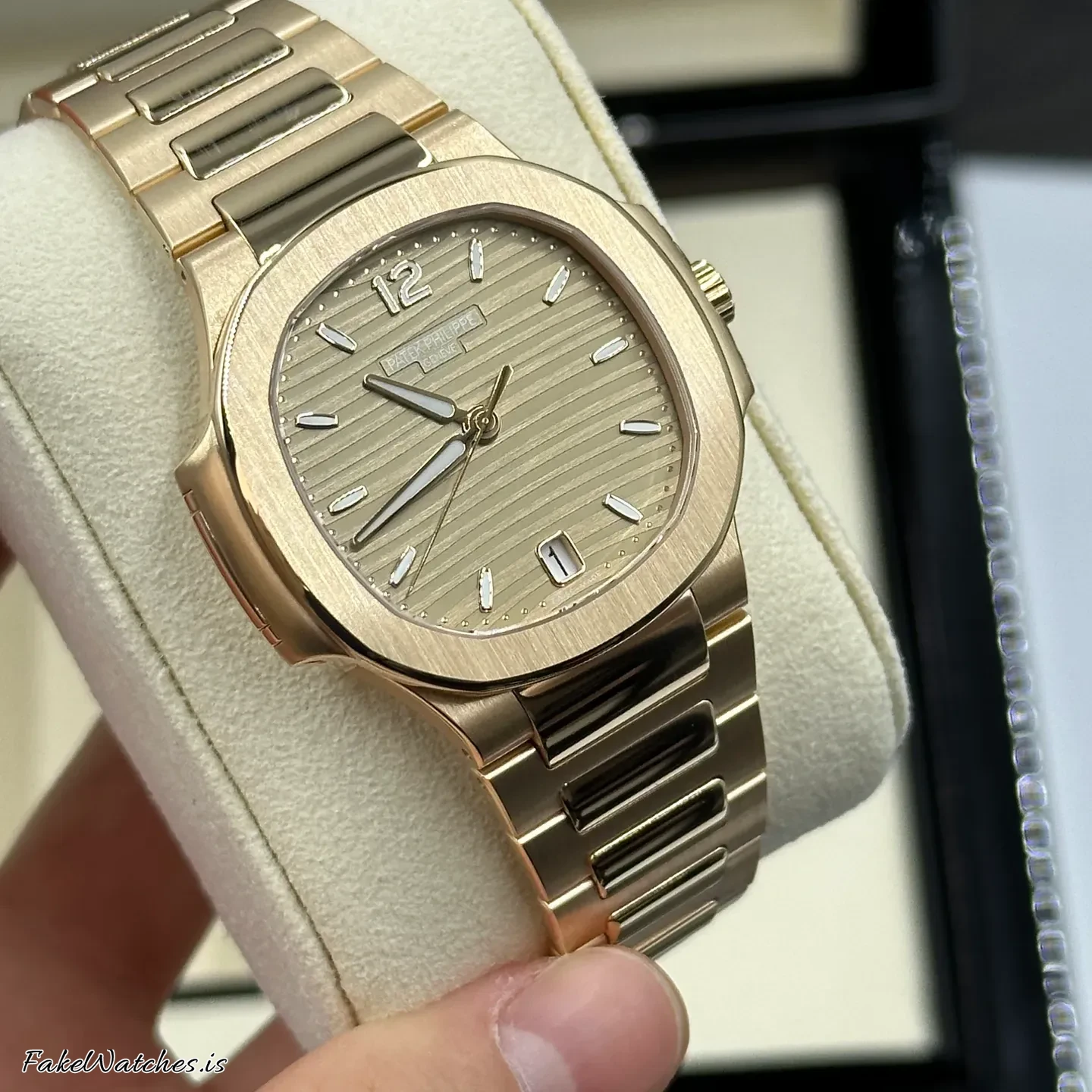 patek-philippe-nautilus-71181r-010-815