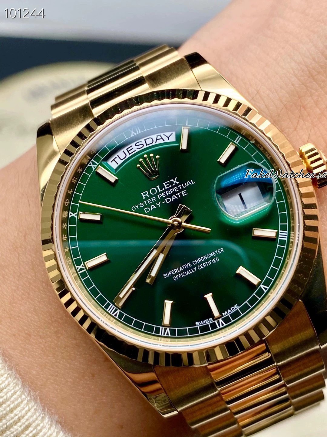 day-date-118238-36mm-yellow-gold-tone-with-green-dial_05