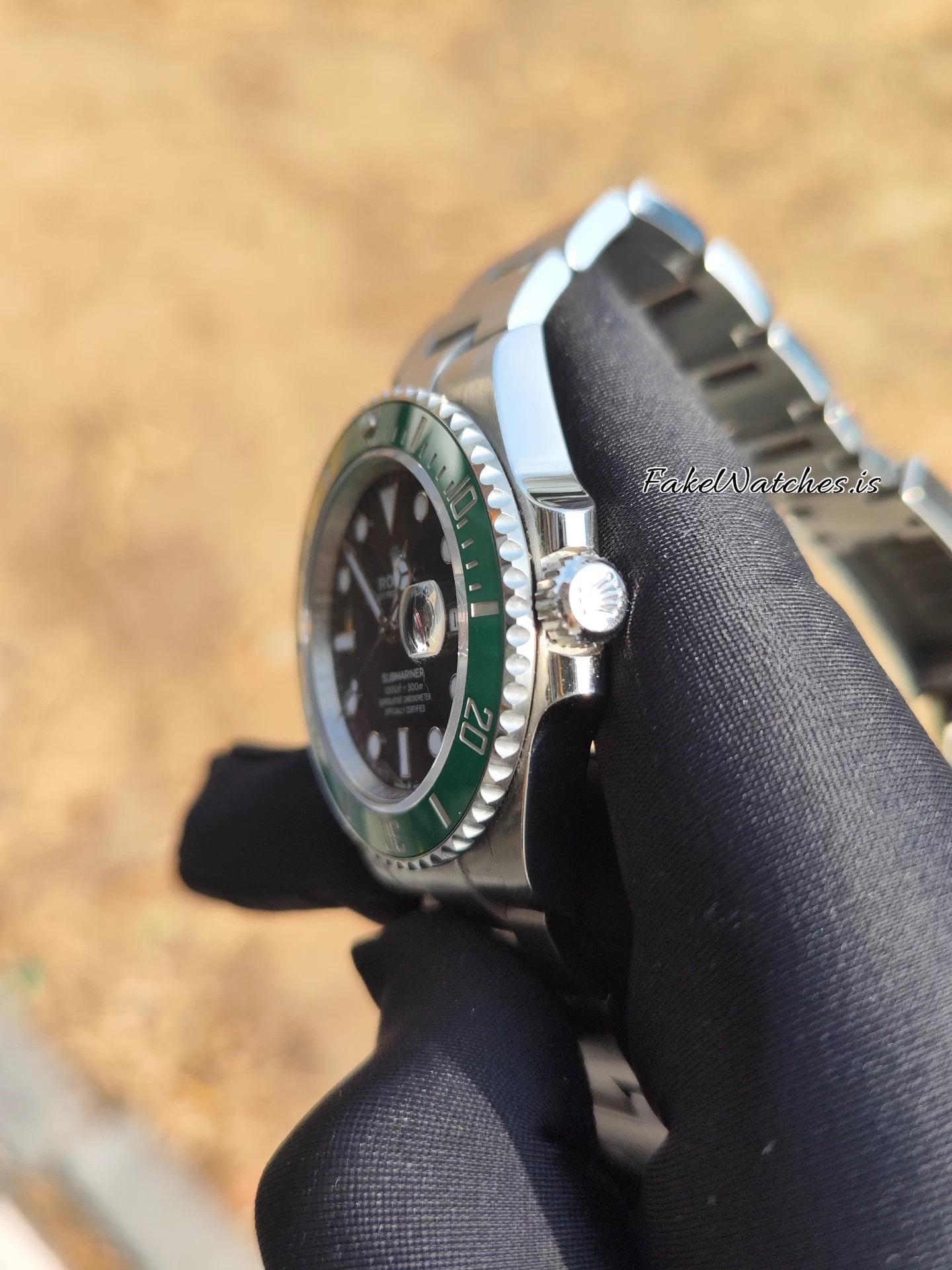 submariner-126610lv-green-dial_02