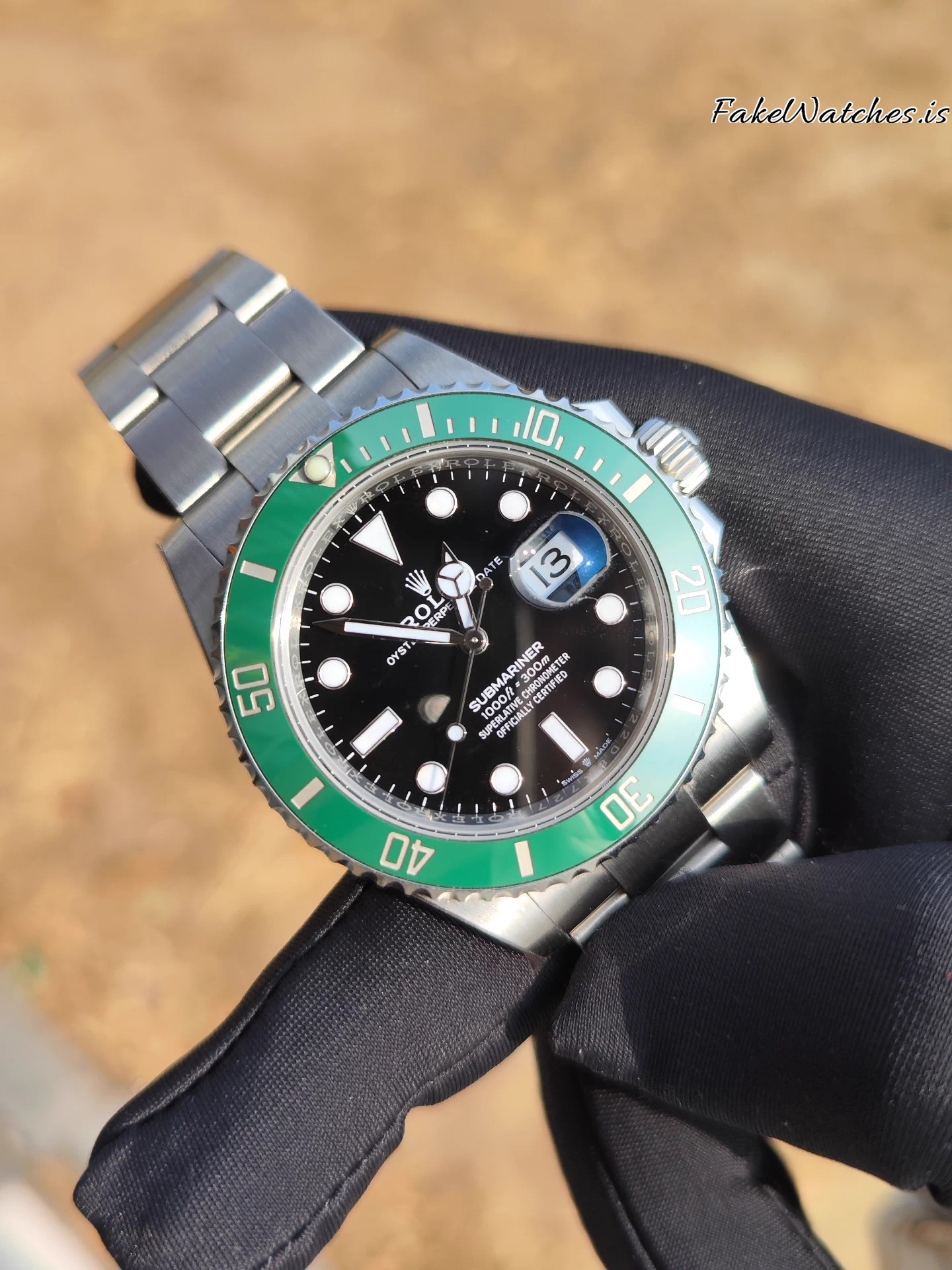 submariner-126610lv-green-dial_03