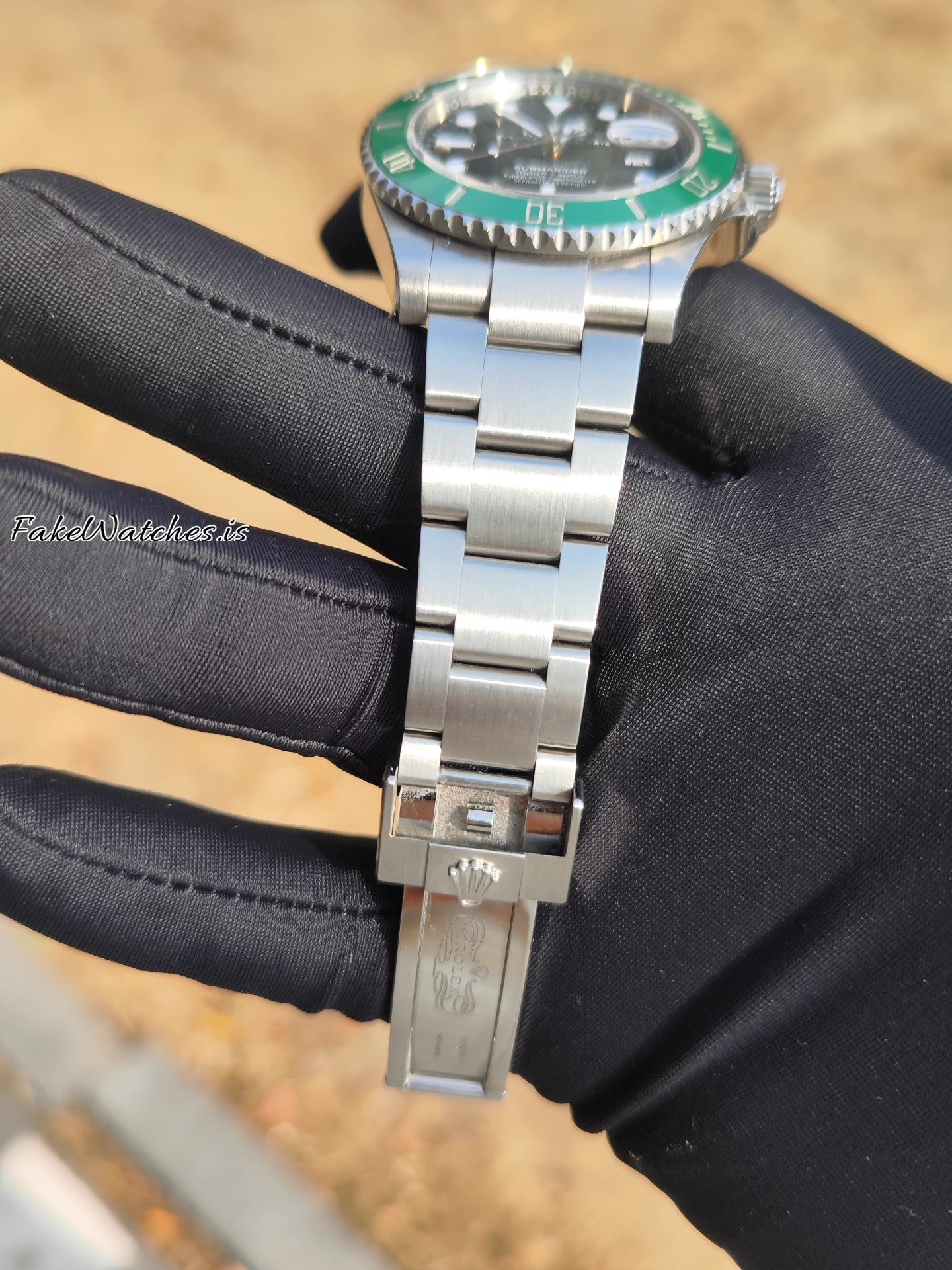 submariner-126610lv-green-dial_04