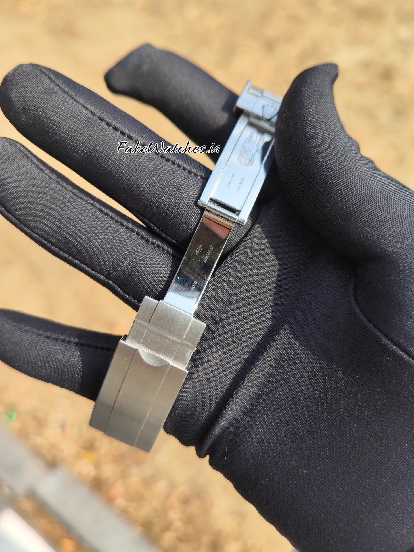 submariner-126610lv-green-dial_05