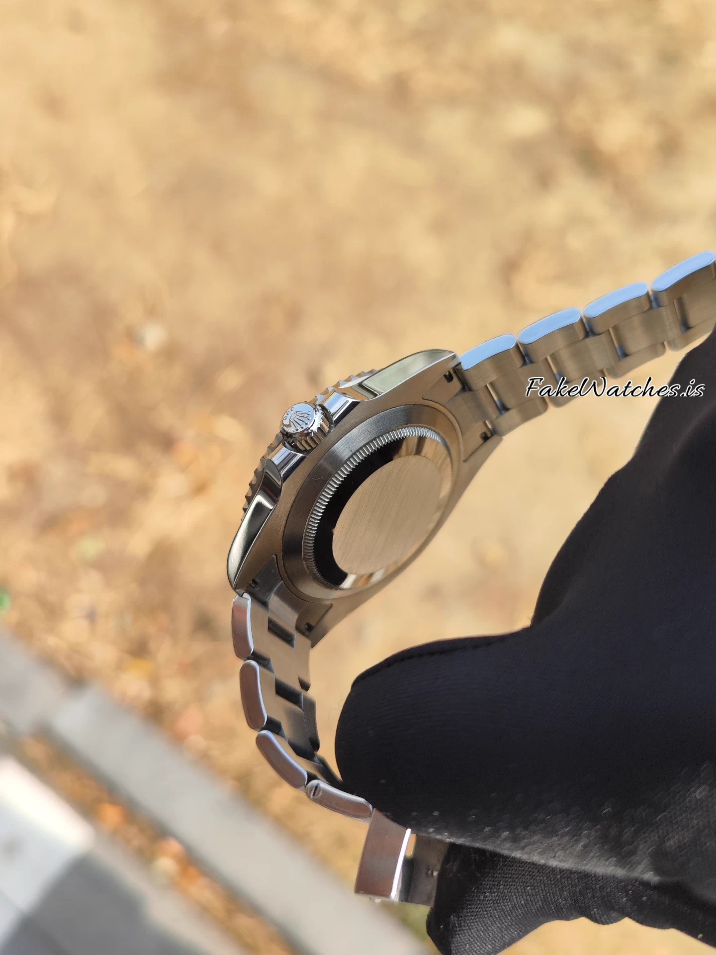 submariner-126610lv-green-dial_07