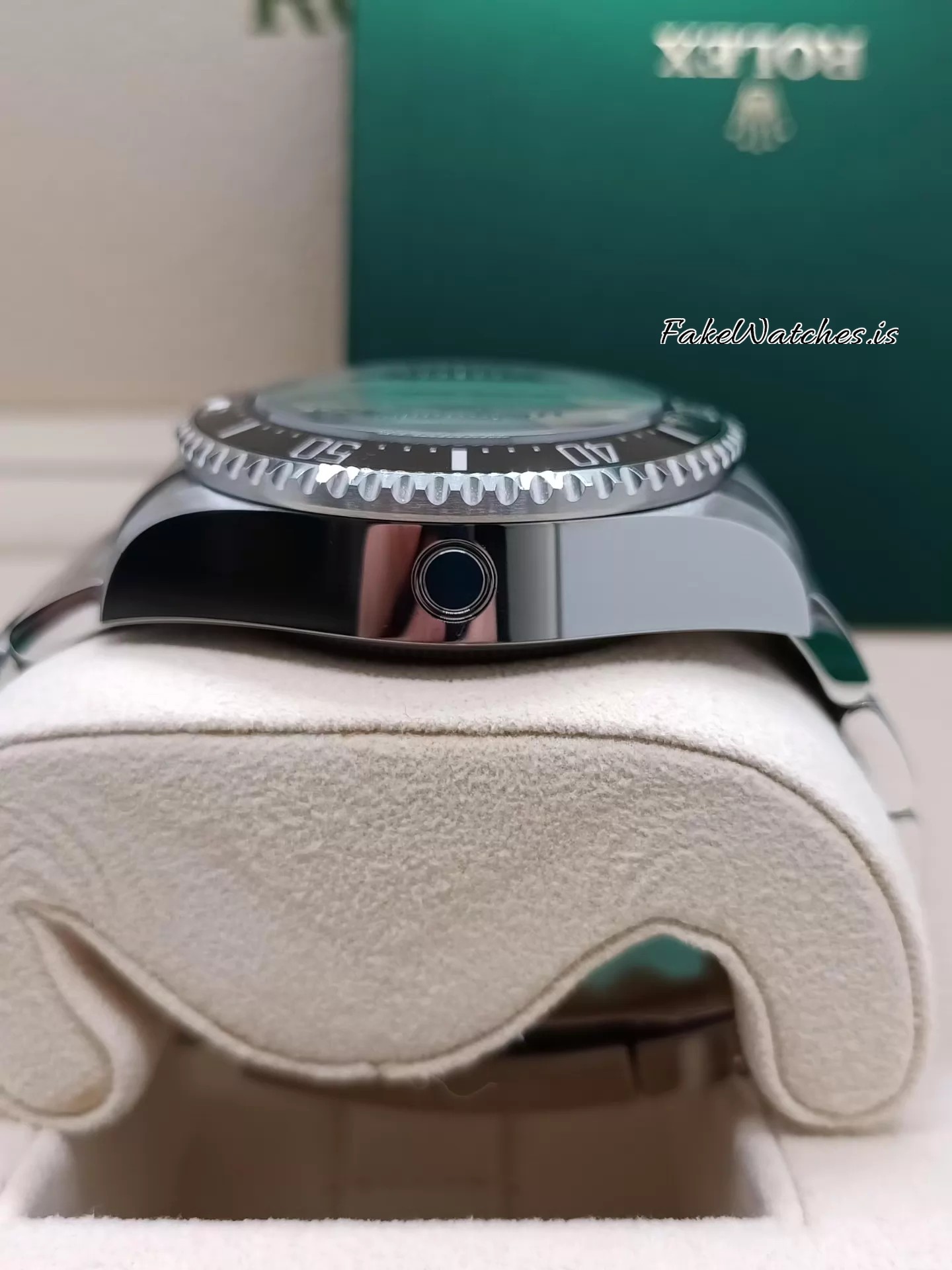 deepsea-sea-dweller-136660-44mm_02