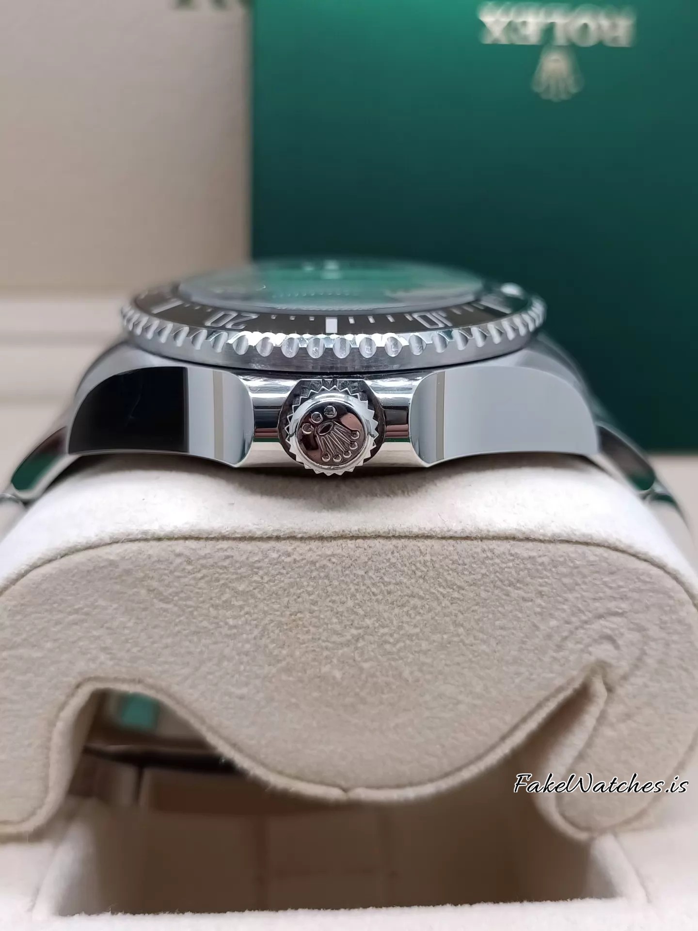 deepsea-sea-dweller-136660-44mm_03