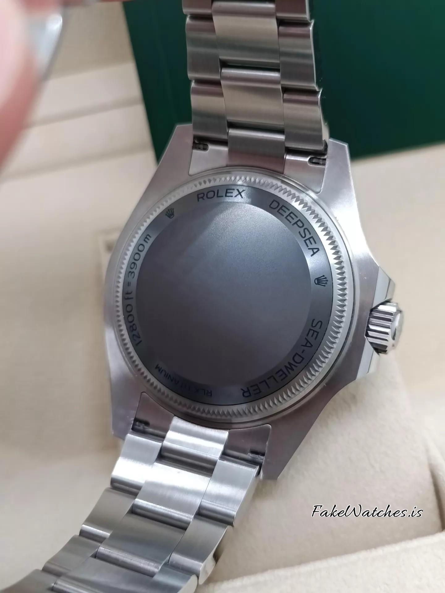 deepsea-sea-dweller-136660-44mm_04