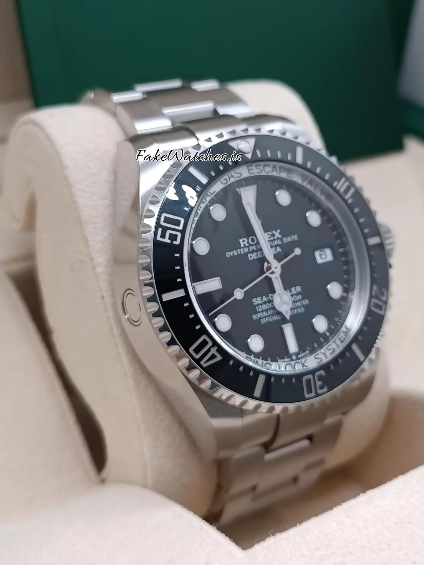 deepsea-sea-dweller-136660-44mm_06