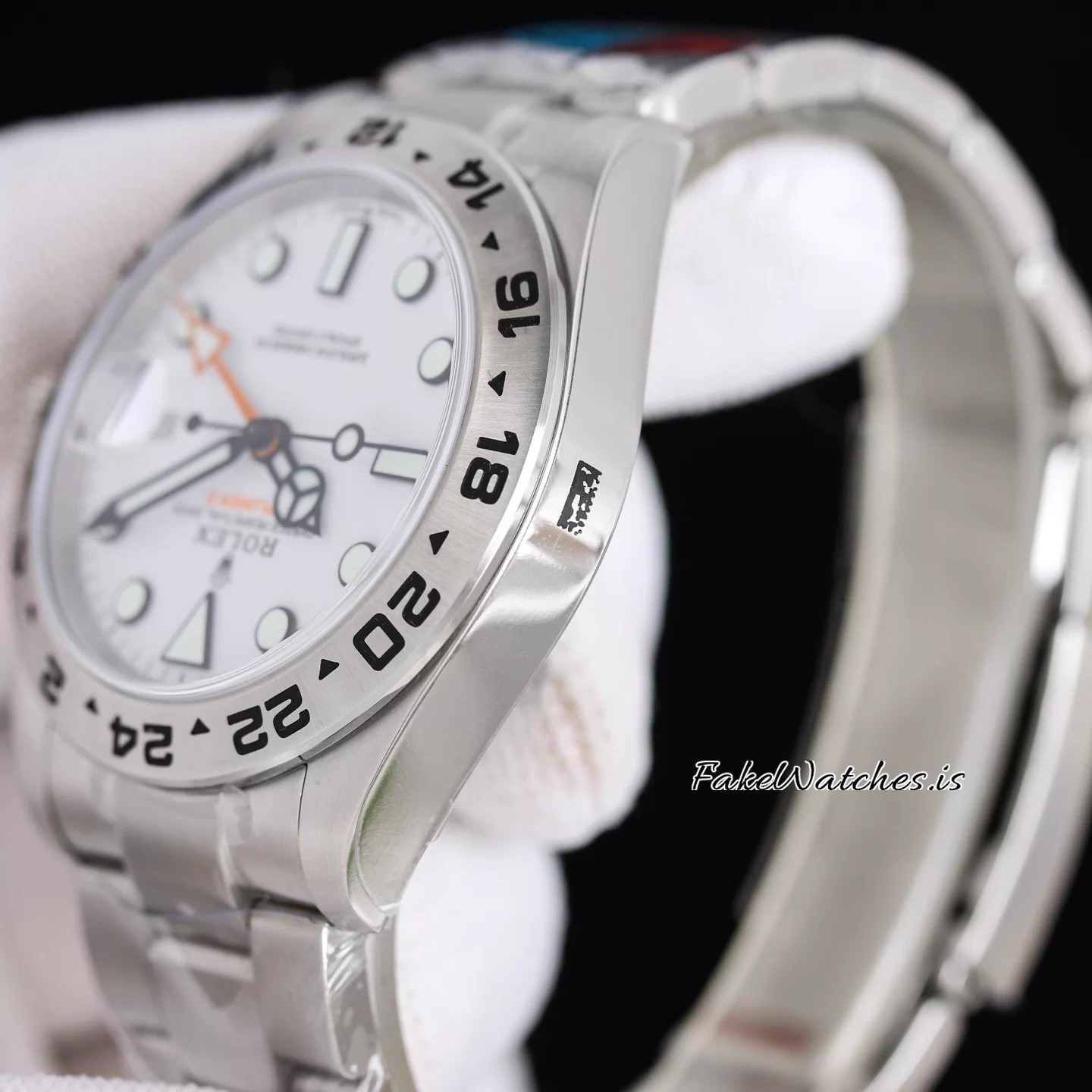 explorer-ii-226570-polar-white-dial_03