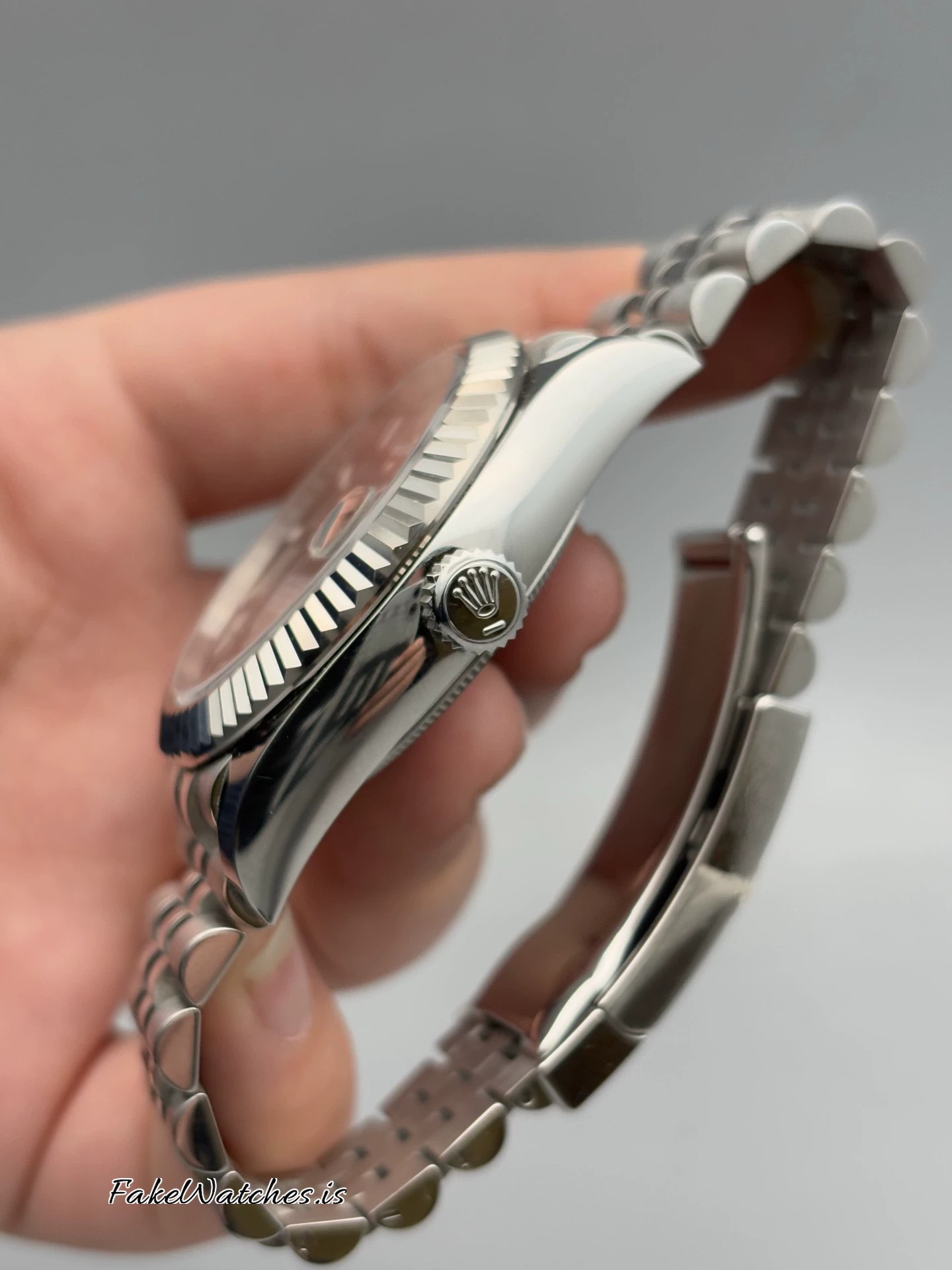 replica-rolex-sky-dweller-m326934-0006_02