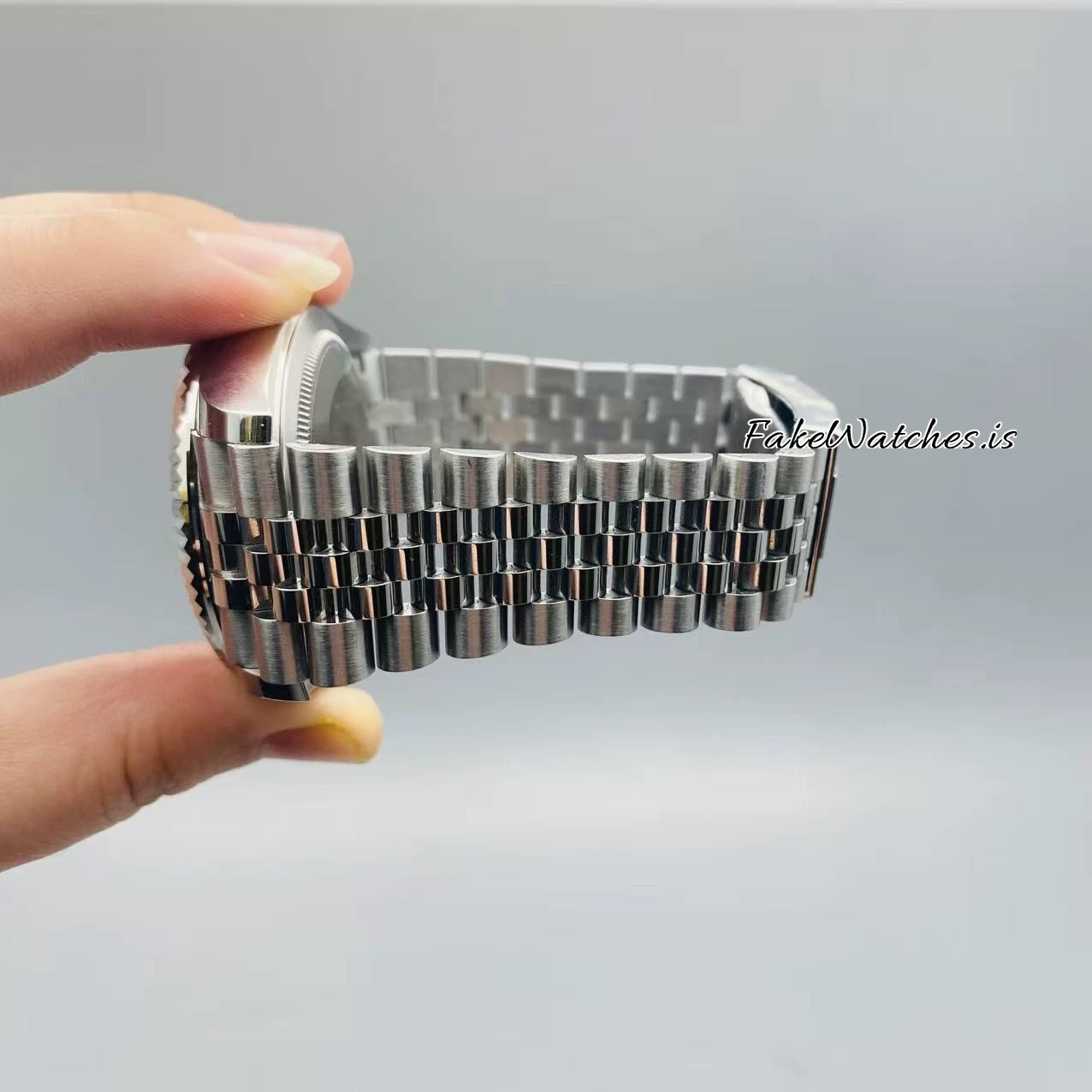 replica-rolex-sky-dweller-m326934-0006_05