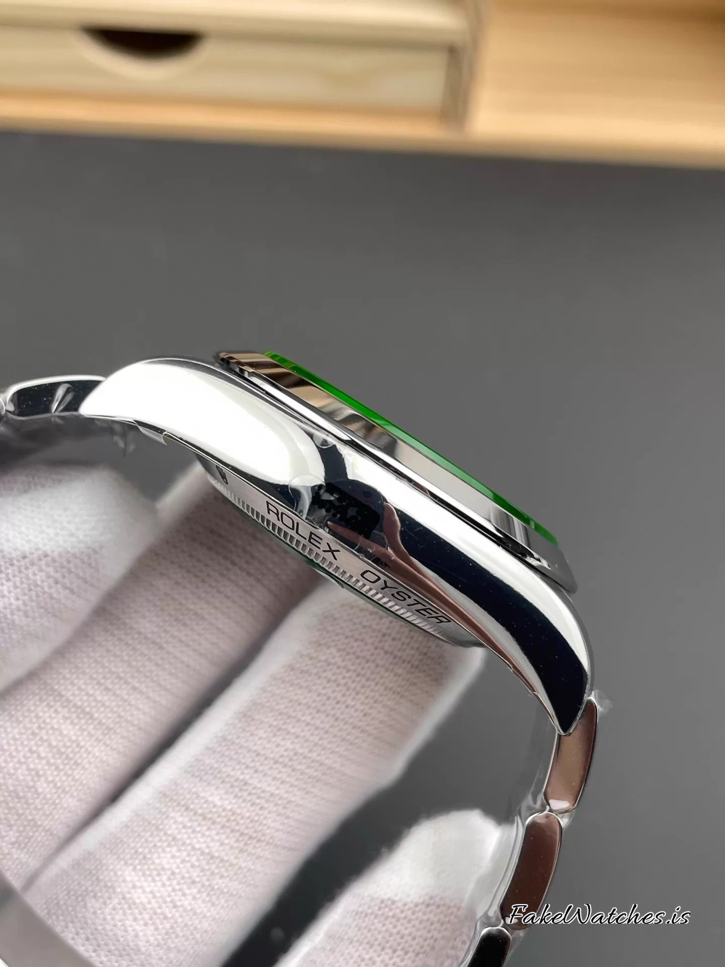 rolex-milgauss-116400gv-z-blue-green_06